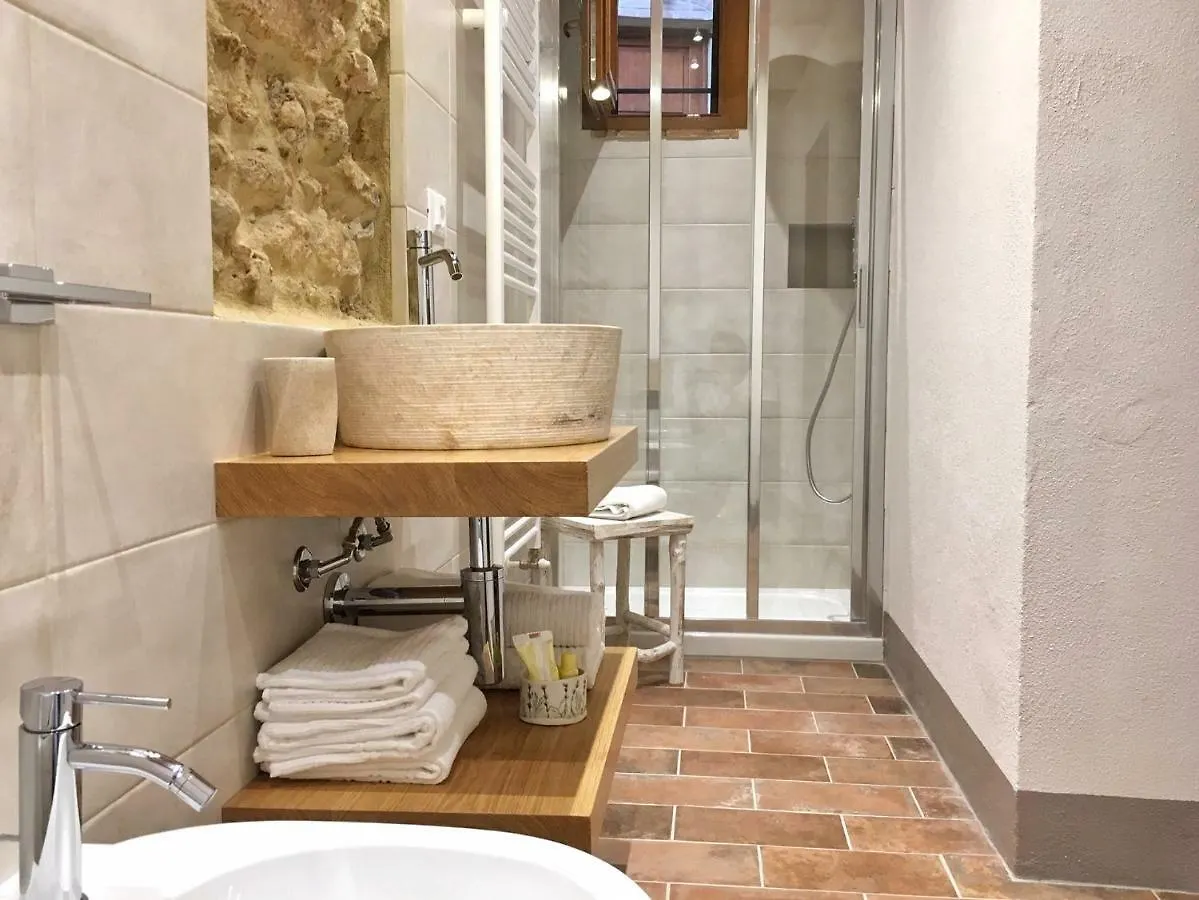 Guest house Le Camere Del Borgo Montescudaio Italy